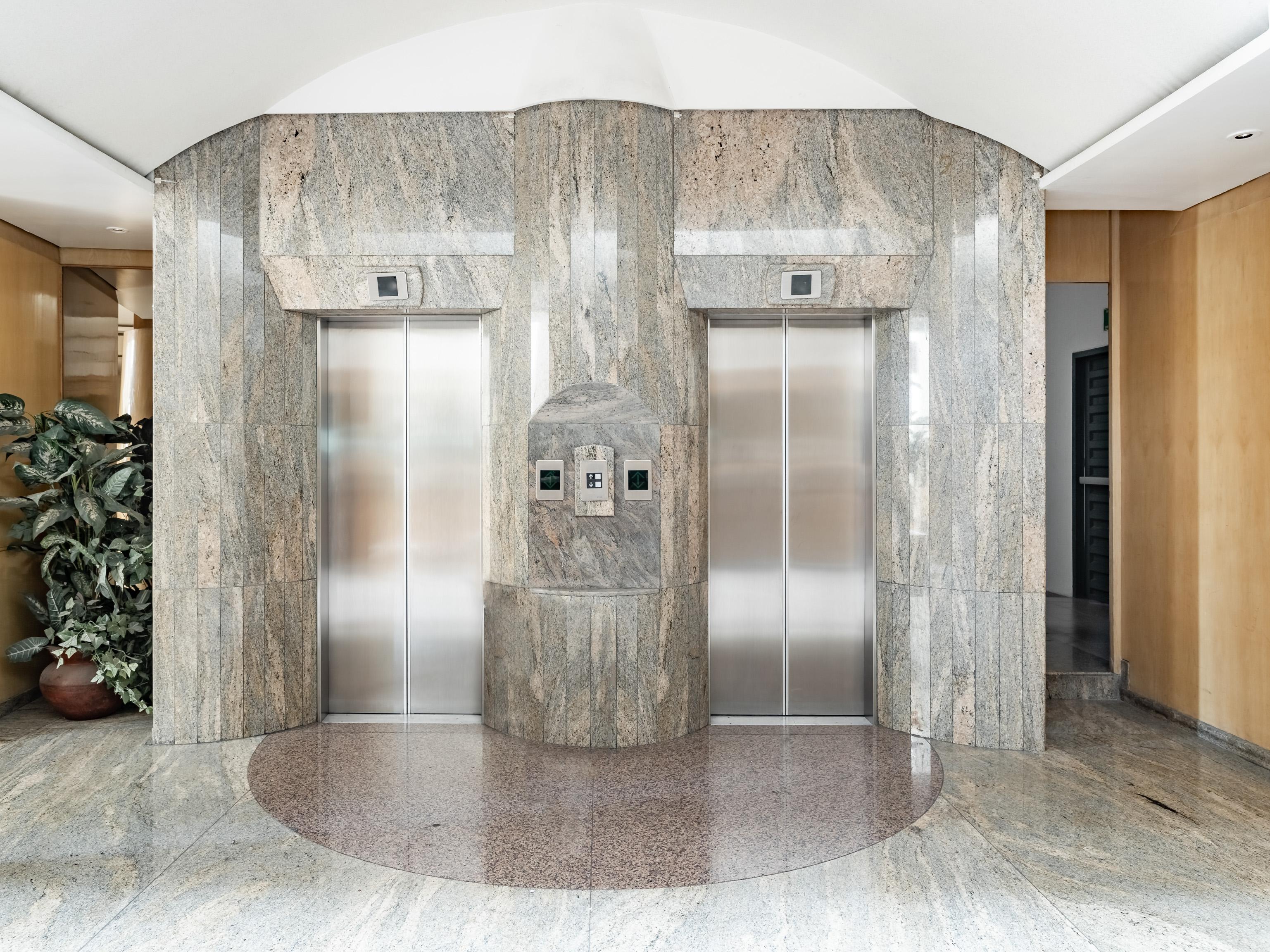 Capital O Andrade, Mexiko-Stadt Exterior foto Elevators in a hotel